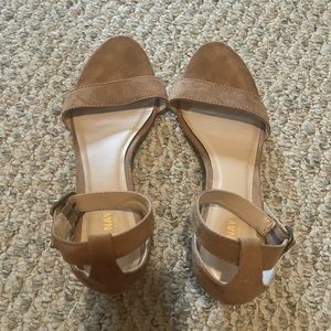 Old Navy Faux Suede Kitten Wedge Sandals Size 9